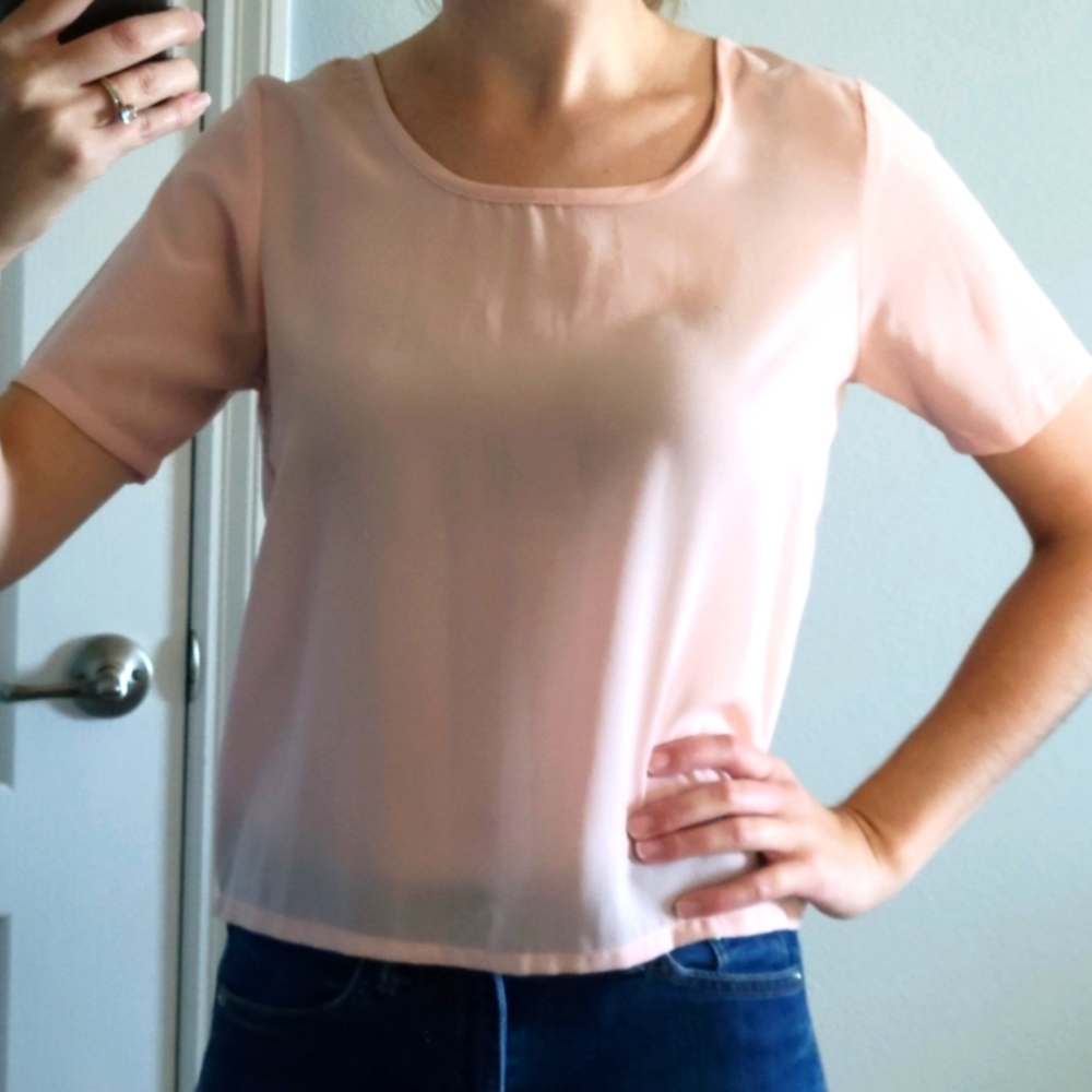 FUN & FLIRT, short sleeve, sheer top. Baby pink, with exposed zipper on back, S